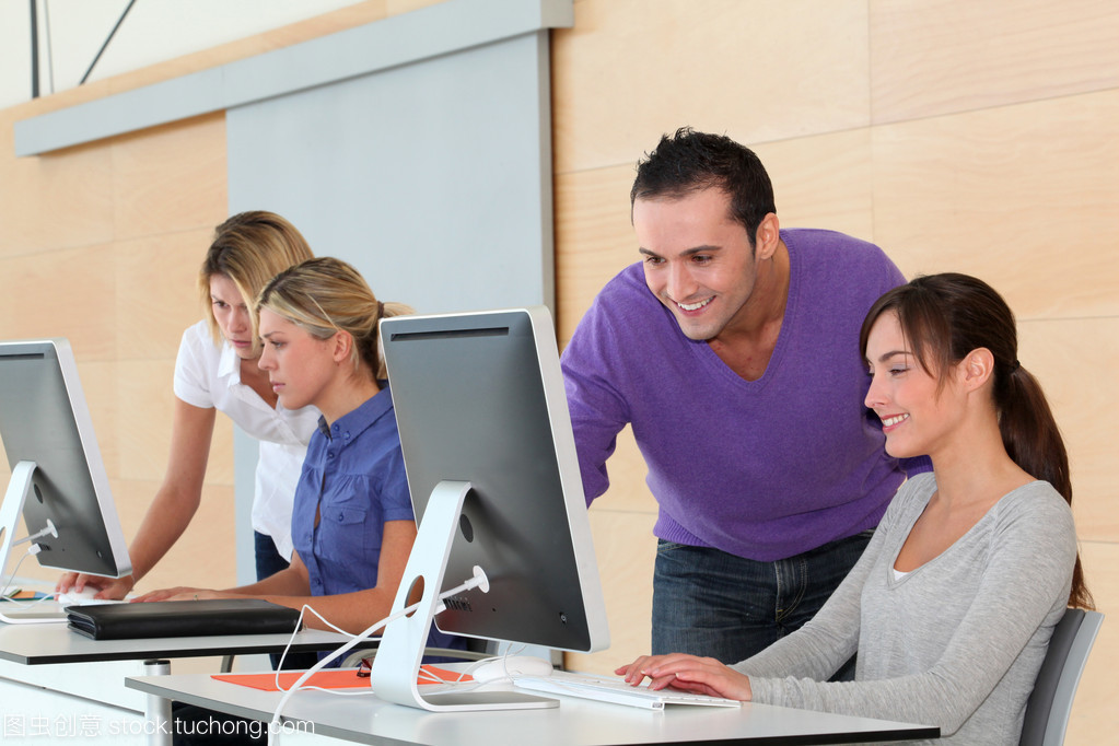 辦公室工作人員業(yè)務(wù)培訓(xùn) 計算機技術(shù)培訓(xùn)的重要性與實施策略